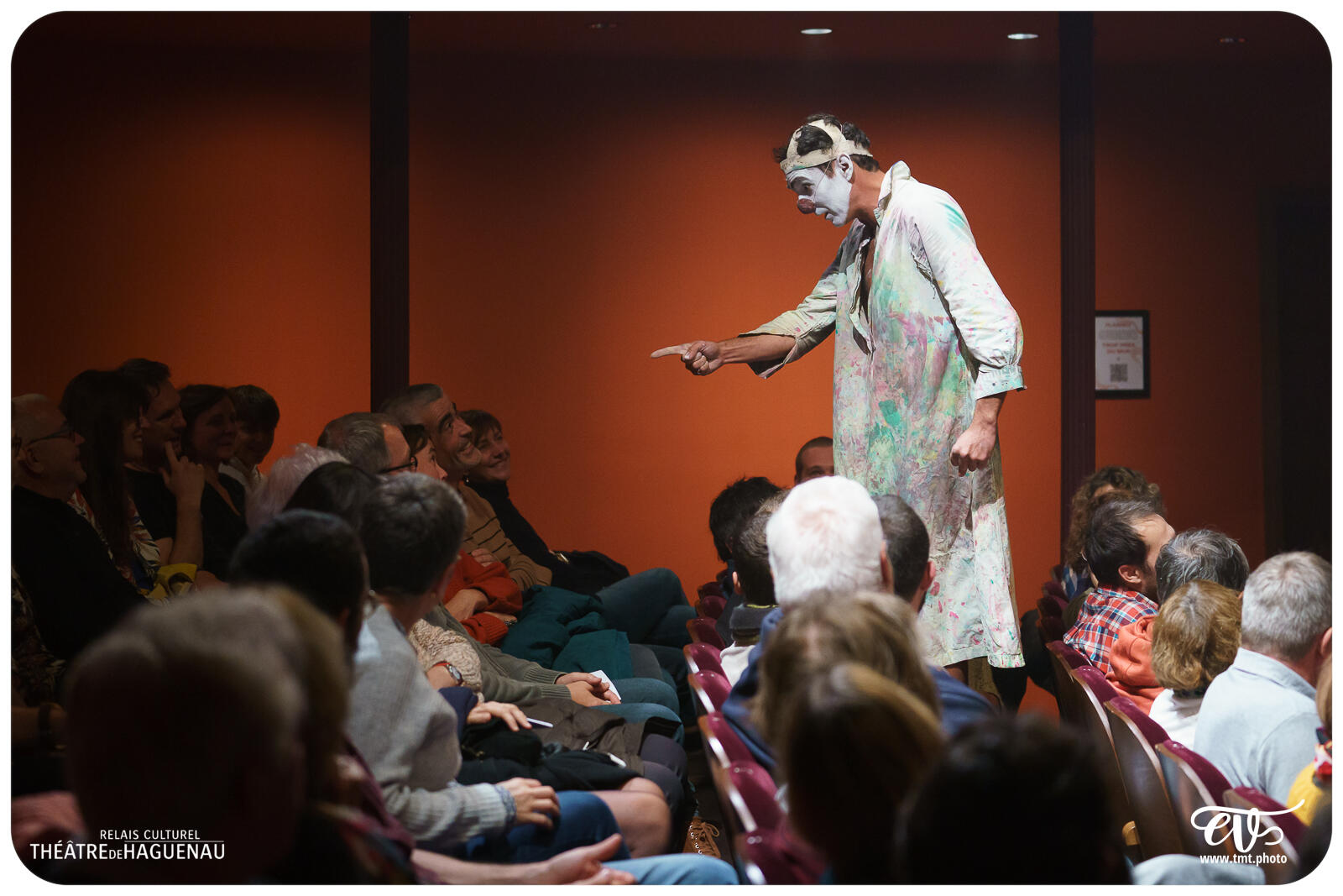 TROP PRÈS DU MUR (TYPHUS BRONX)